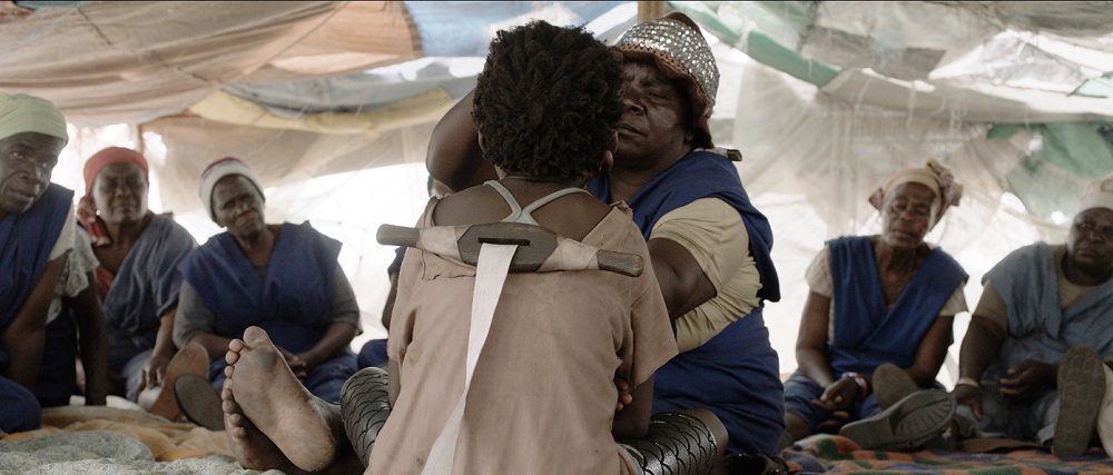 Ludzkie okrucieństwo i żar Afryki „Nie jestem czarownicą” – recenzja filmu