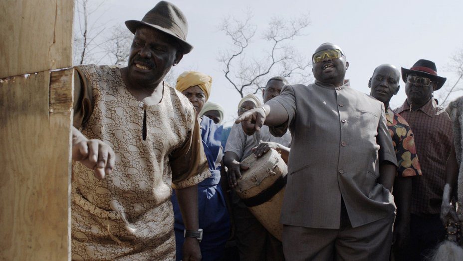 Ludzkie okrucieństwo i żar Afryki „Nie jestem czarownicą” – recenzja filmu