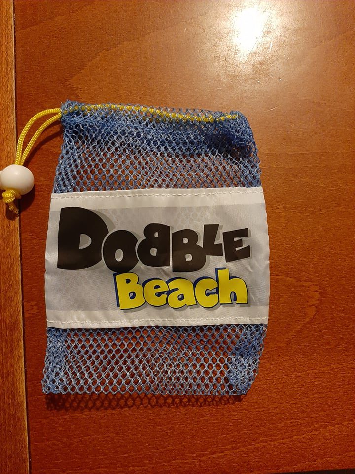 Coś tu musi być! „Dobble: Plaża” – recenzja gry karcianej