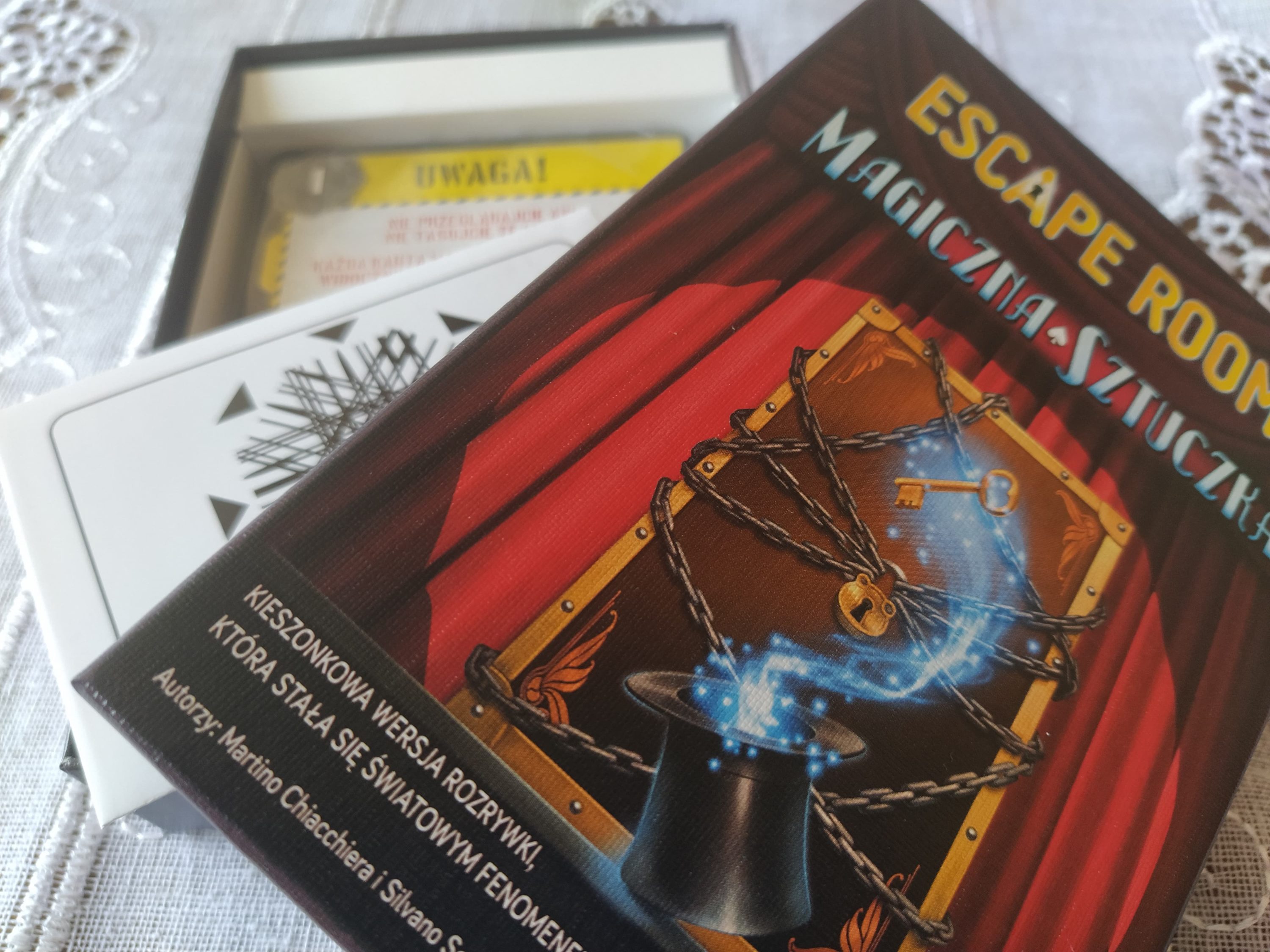 Patrz uważnie! „Escape room: Magiczna sztuczka” – recenzja gry karcianej